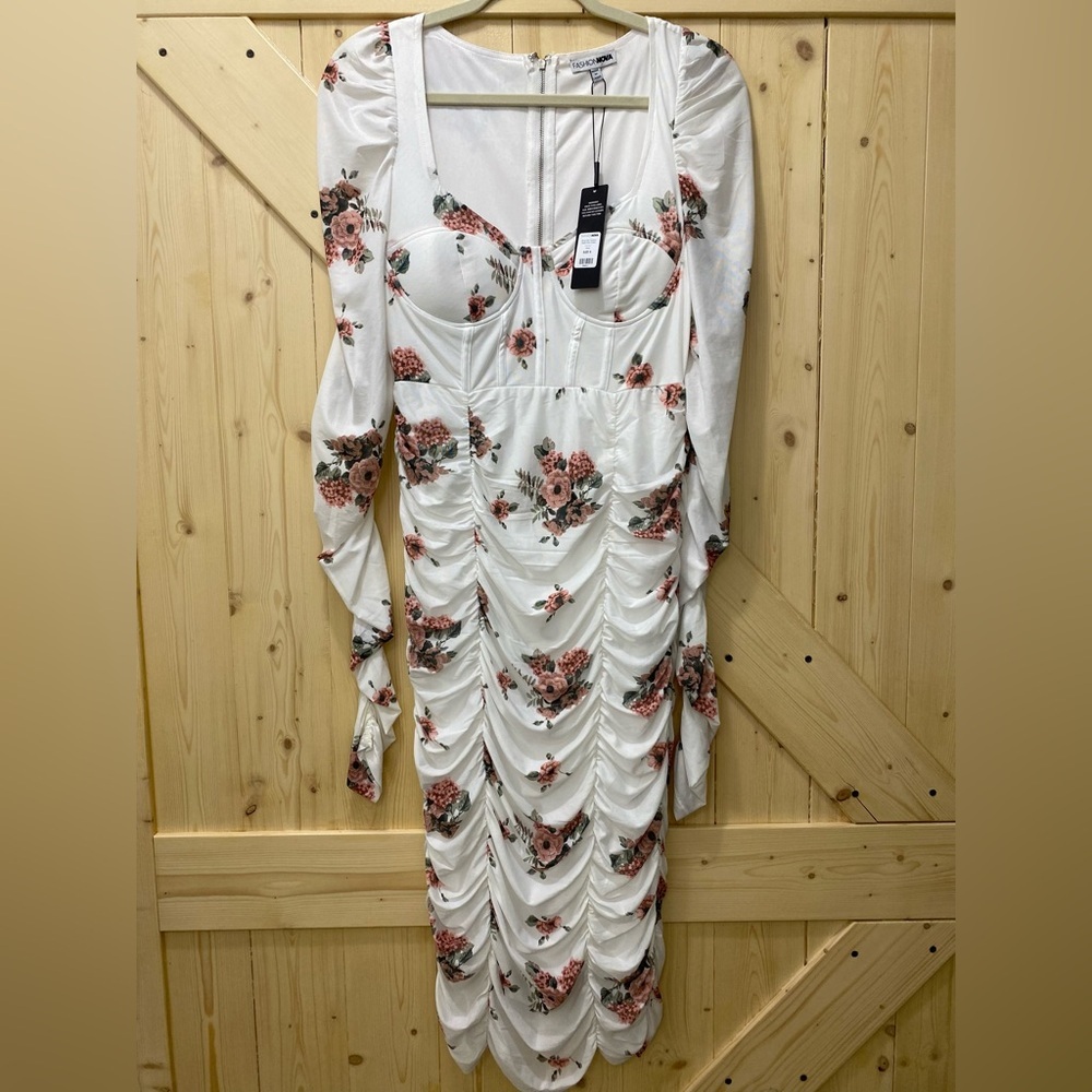 🔥🔥NWT Formal Vineyard Coastal Fashion Nova White Peach Green Long Sleeved Dress